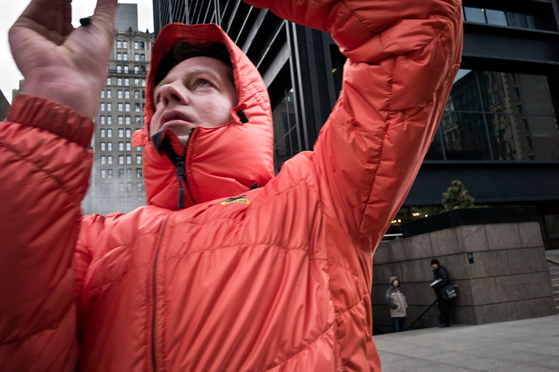 Illustration for article titled Photos of Tourists Staring at the WTC Are Weirdly Riveting